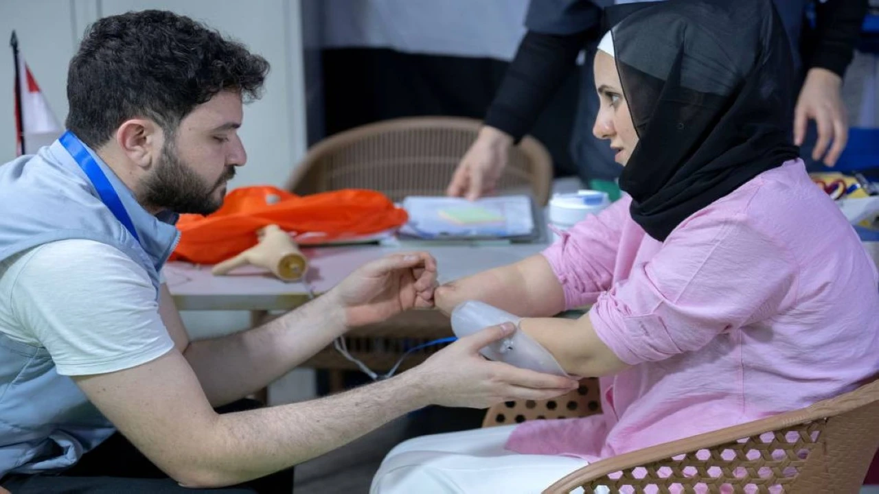 المستشفى الإماراتي العائم يساهم في تركيب أطراف صناعية لـ51 مصابًا فلسطينيًا